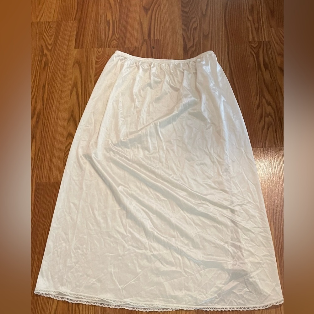 Vanity Fair Slip Skirt Size M Modest Petticoat